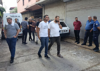Polise bıçakla saldıran uyuşturucu bağımlısı vuruldu