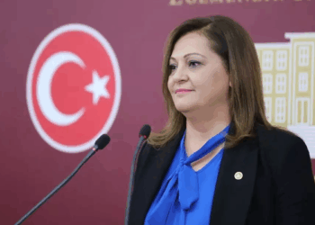 Parti içinde beni istemeyenlere inat, hiçbir yere gitmiyorum