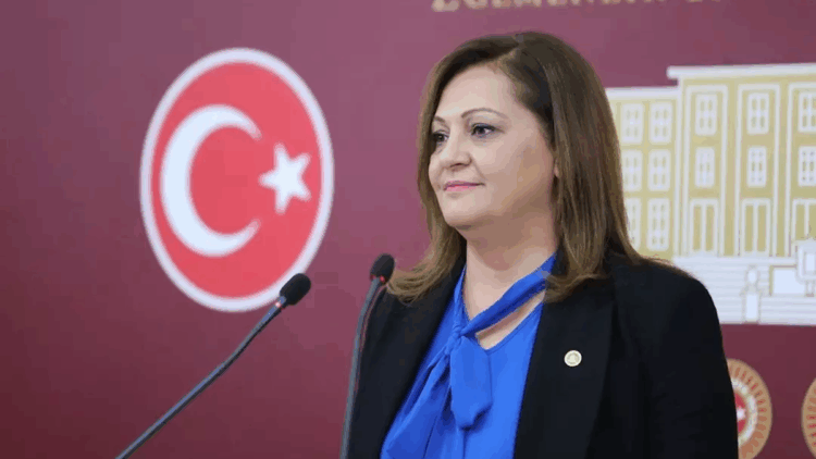 Parti içinde beni istemeyenlere inat, hiçbir yere gitmiyorum