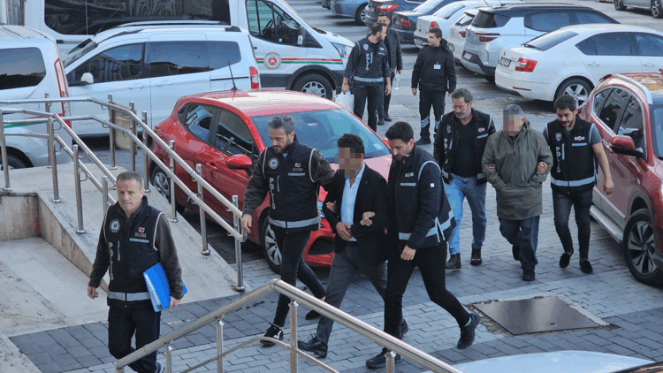 Rıza dışında kürtaj yaptıkları iddia edilen 2 doktora gözaltı 