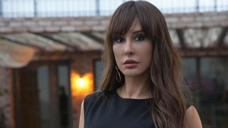 Ebru Destan Eşref Rüya kadrosunda