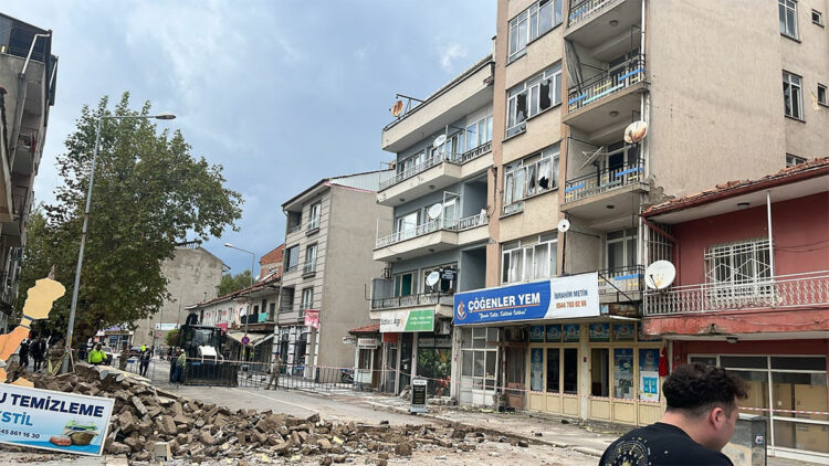 Sındırgı'da 4.2 büyüklüğünde deprem