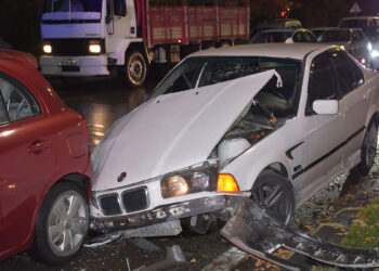 Sivas'ta 5 otomobilin karıştığı zincirleme kazada 1 yaralı