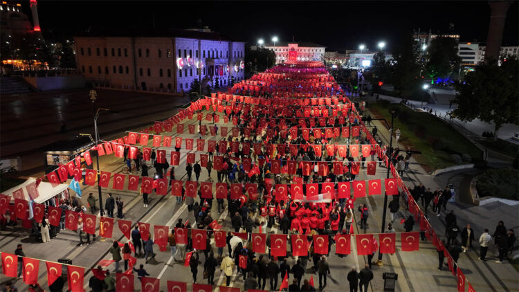 Sivas'ta Cumhuriyet'in ilanın 102'nci yıl dönümünde kortej yürüyüşü
