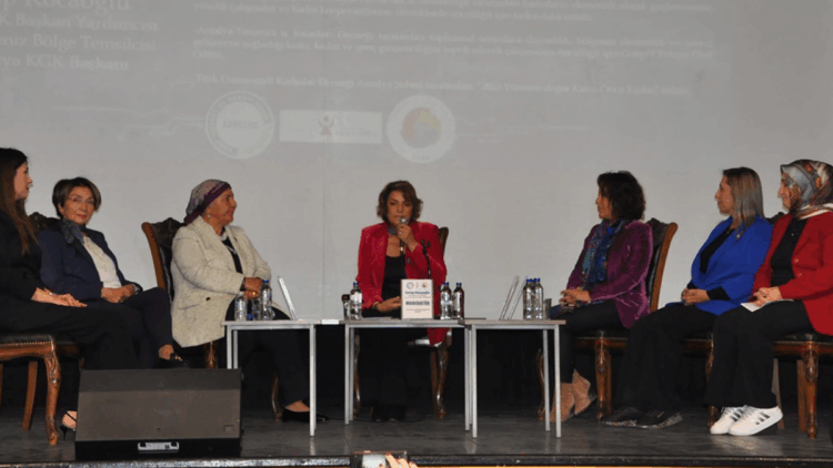 Saçı uzun aklı kısa olmadığını göstermek istiyoruz kadının 