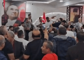 Samandağ İlçe Kongresi'nde partililer arasında kavga