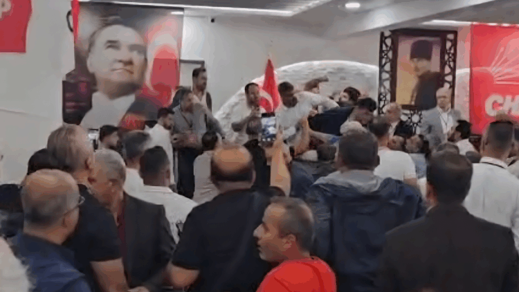 Samandağ İlçe Kongresi'nde partililer arasında kavga