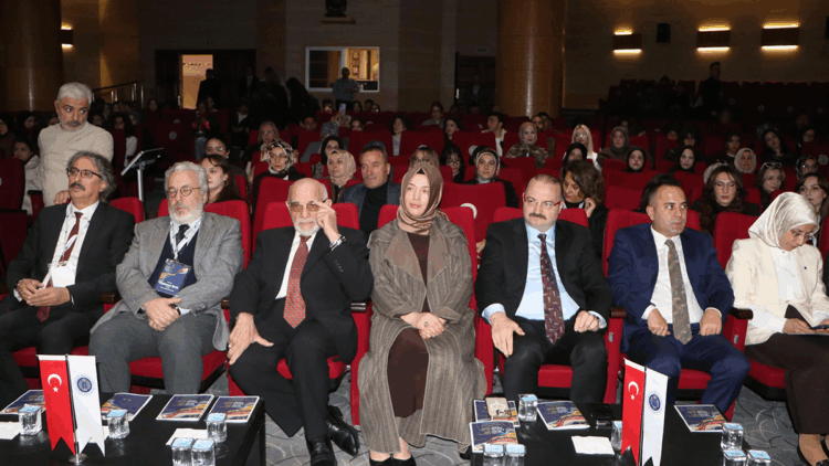 Sanat; İslam coğrafyasına, ekmek kadar, su kadar gereklidir