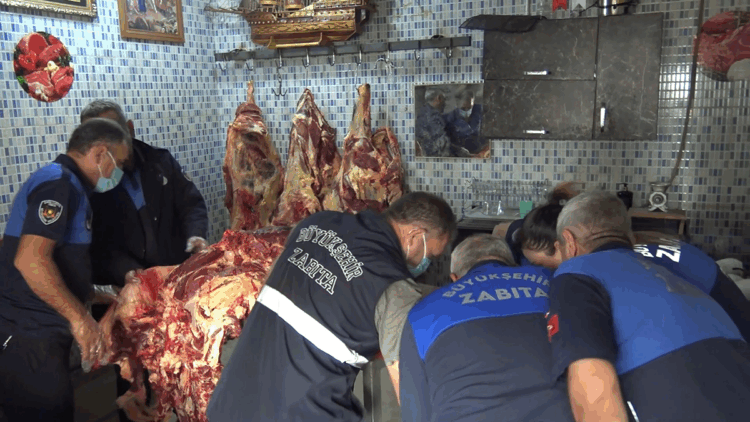 Şanlıurfa’da 1 ton bozuk et ele geçirildi