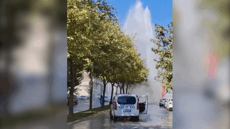 Şanlıurfa'da su borusu patladı, su metrelerce yükseğe fışkırdı