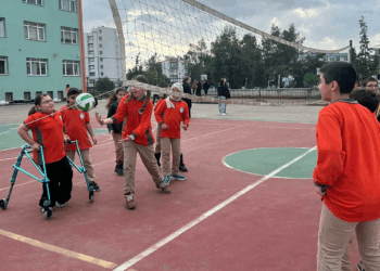 Serebral palsili Cemre'nin en büyük hayali milli voleybolcu olmak