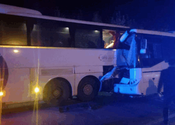 Sinop'ta servis otobüsü ile yolcu otobüsü çarpıştı: 13 yaralı
