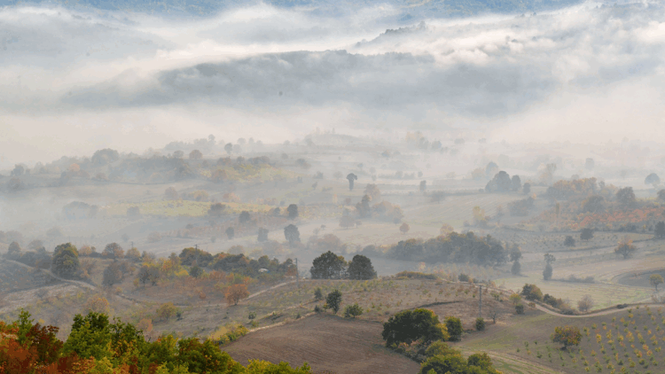 Sisle kaplanan Uludağ'ın eteklerinde sonbahar güzelliği, dronla görüntülendi