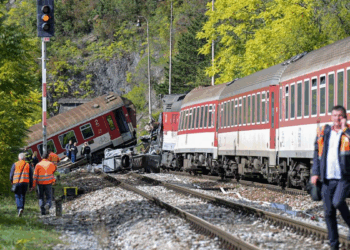 Slovakya'da feci tren kazası: 66 yaralı