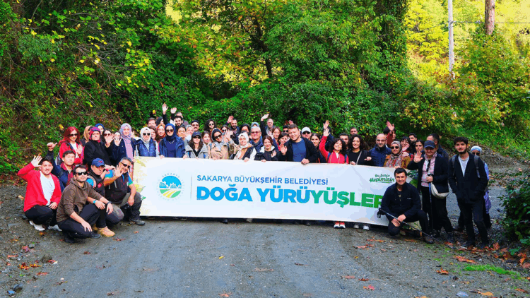 Sonbahar yürüyüşünde doğaseverler Doğançay Şelalesi’nde buluştu