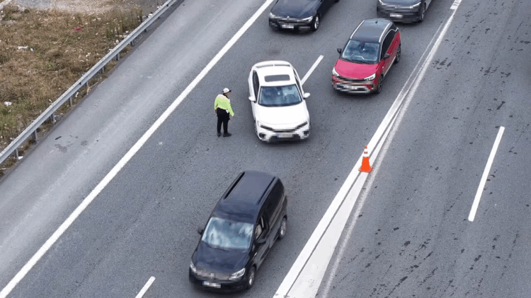 Sultangazi'de dron destekli trafik denetimi: 212 sürücüye 486 bin lira ceza yazıldı
