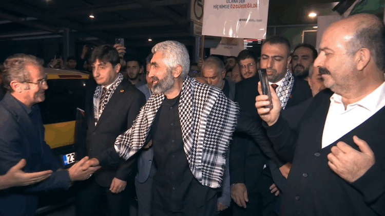 Sumud Filosu'nda alıkonulan Elazığlı aktivist coşkuyla karşılandı