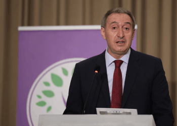 Süreç yasalarla, haklarla, özgürlüklerle gelişmeli