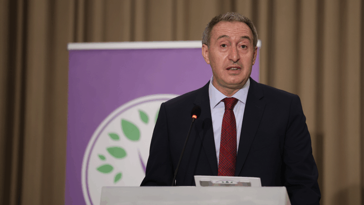 Süreç yasalarla, haklarla, özgürlüklerle gelişmeli