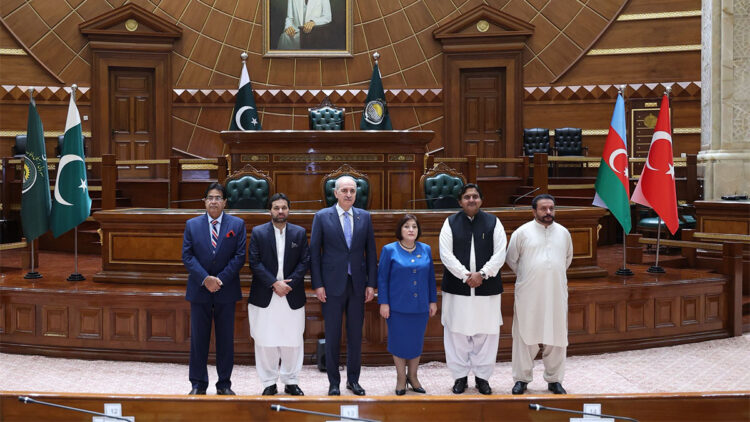 Numan Kurtulmuş, Pencap Eyalet Meclisi’ni ziyaret etti