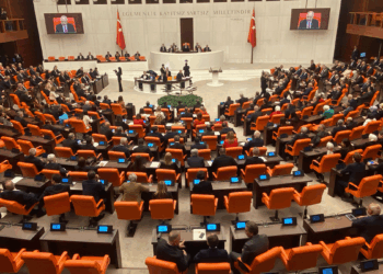 TBMM’de 'mandacı' ve 'alçak' tartışması