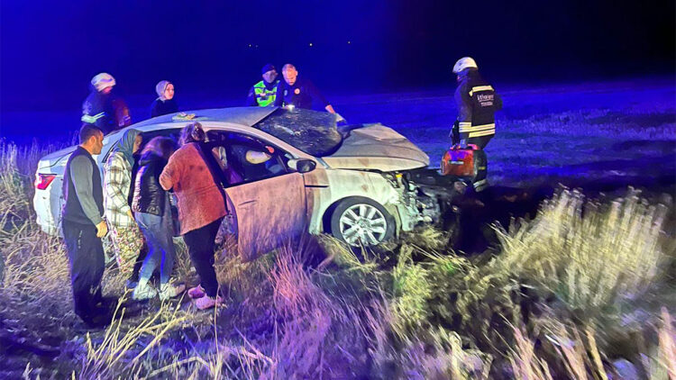 Tekirdağ'da 2 otomobil kafa kafaya çarpıştı