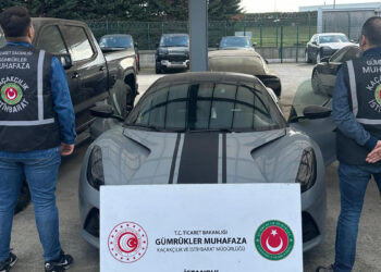 İstanbul Gümrük Muhafaza ekipleri, 10 adet lüks araca el koydu