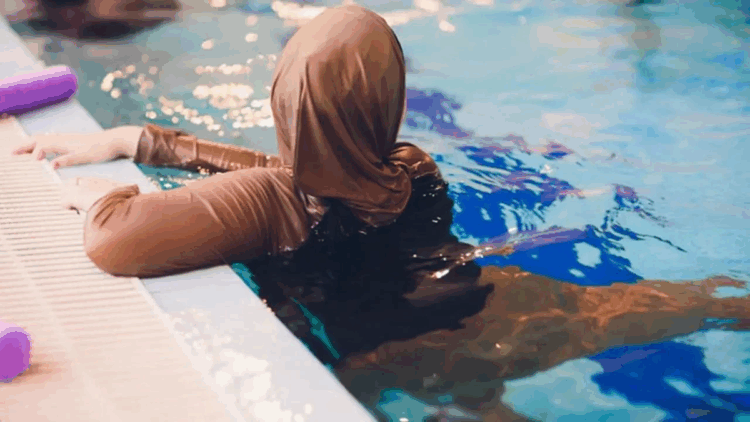 TİHEK'ten tesettürlü kadını havuza almayan derneğe para cezası