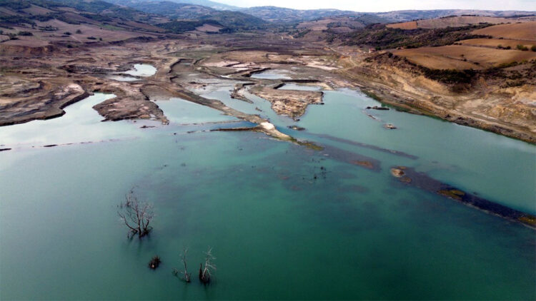 Trakya'da su kaynakları kuruyor, belediyeler su kuyuları açıyor