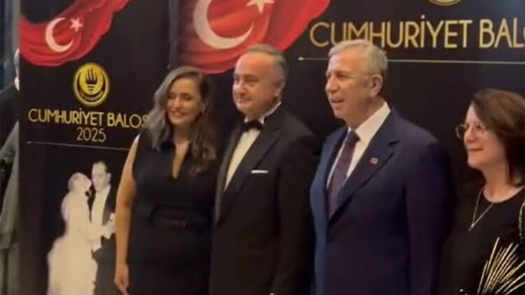 Türk Eğitim Derneği'nden Cumhuriyet'in 102'nci yılına özel balo