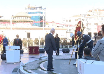 Taksim'de İstanbul'un kurtuluşunun 102'nci yıl dönümü törenle kutlandı