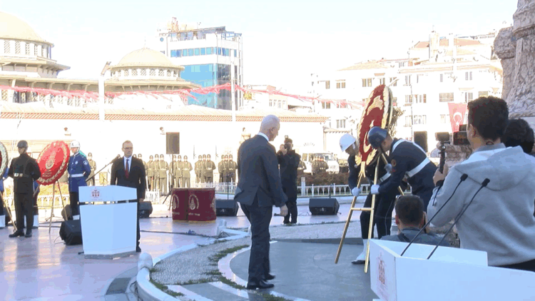 Taksim'de İstanbul'un kurtuluşunun 102'nci yıl dönümü törenle kutlandı