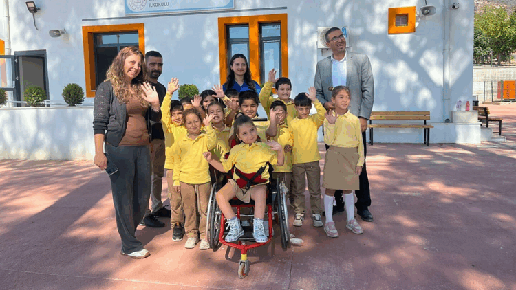 Tedavisi tamamlanan SMA'lı Defne'nin okul heyecanı