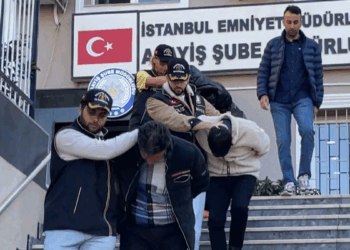 Tırnakçılık yöntemiyle turistlerin paralarını çalan 3 şüpheli yakalandı