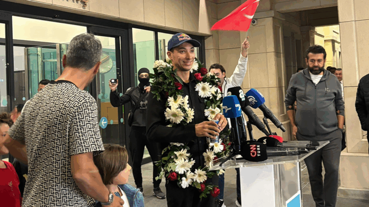 Toprak Razgatlıoğlu, 14 yaşında kurduğu hayalini gerçekleştirdi