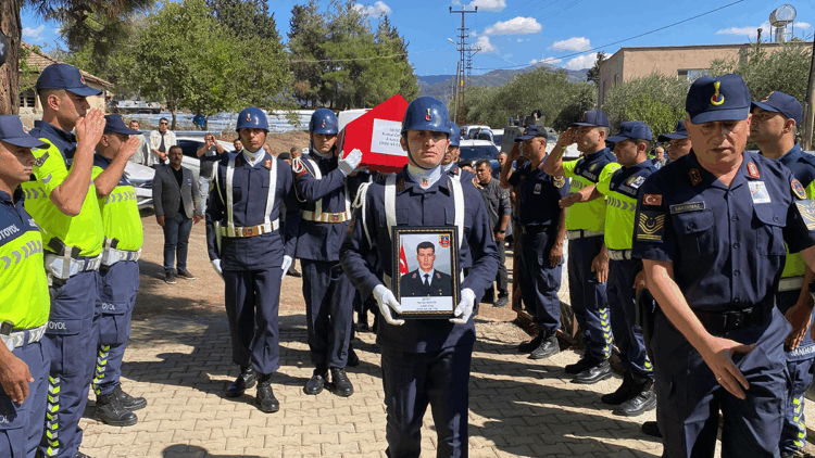Trafik kazasında şehit olan astsubay, Osmaniye'de toprağa verildi