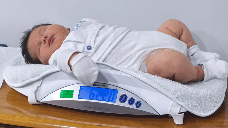 Türkiye'nin en uzun ve en kilolu bebeği Batman'da doğdu