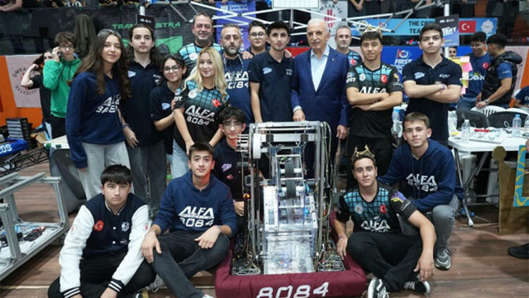 Ümraniye Robot Yarışları’nda öğrenciler hünerlerini sergiledi