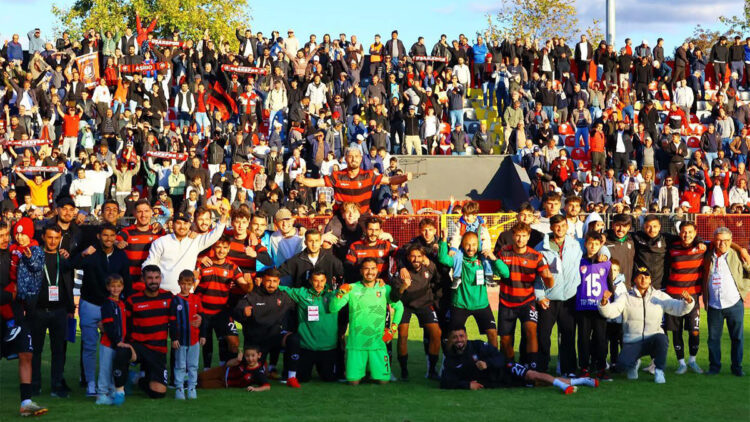 Uşakspor zirvedeki yerini korumayı başardı