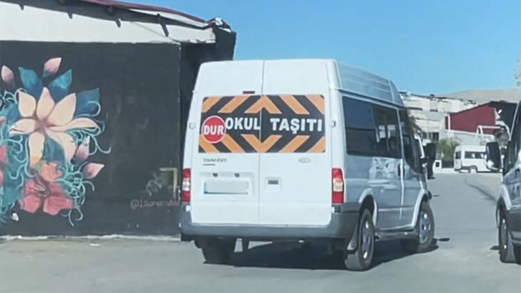 Üzerinde 'okul taşıtı' yazan minibüste uyuşturucu ele geçirildi