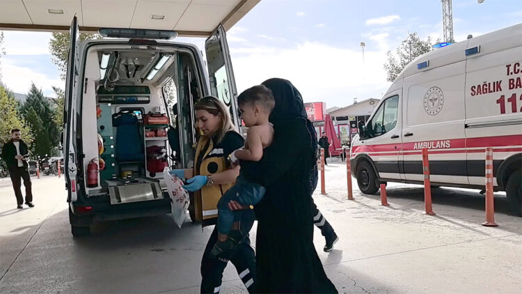 Üzerine kaynar su dökülen 2 yaşındaki Eyüpcan yaralandı