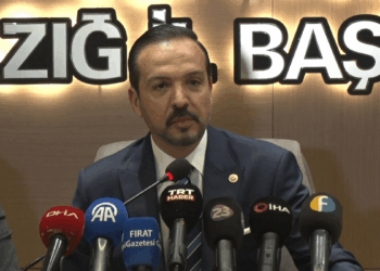 Ülkelerini, seçilmiş Cumhurbaşkanını şikayet etme politikası izliyorlar