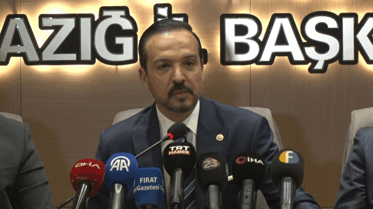 Ülkelerini, seçilmiş Cumhurbaşkanını şikayet etme politikası izliyorlar