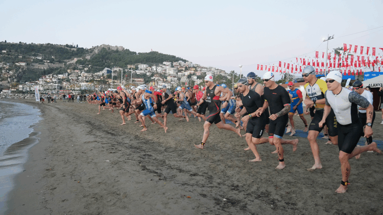 Uluslararası Alanya Triatlonu tamamlandı