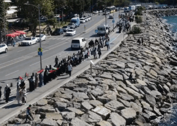 Üsküdar'da 'Gazze için sessiz çığlık' zinciri