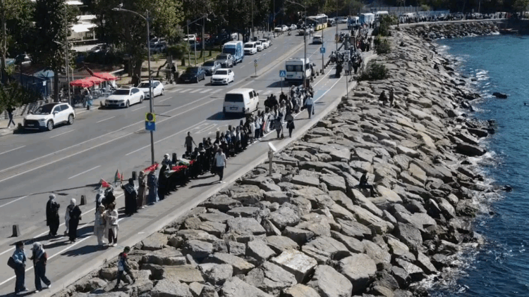 Üsküdar'da 'Gazze için sessiz çığlık' zinciri