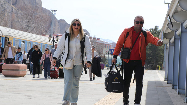 Kapıköy Gümrük Kapısı'ndan 572 bin İranlı turist geçti