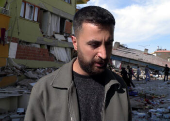 Depremde babası ve 2 kız kardeşini kaybeden Semih yaşama tutundu