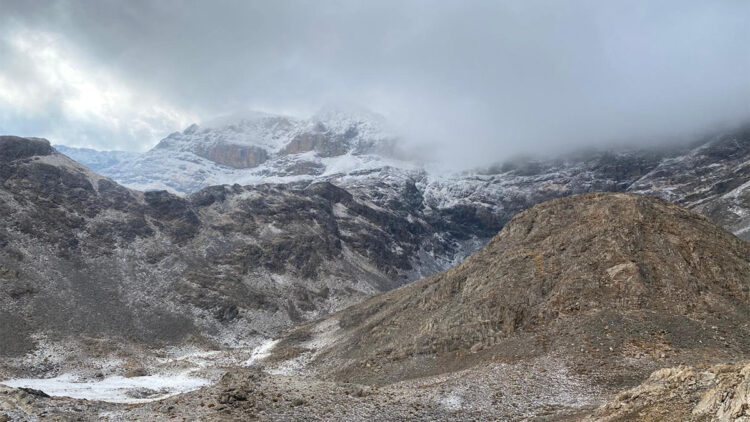 Van'ın yükseklerine kar yağdı; dağların zirveleri beyaza büründü