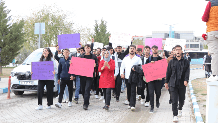 Van'da üniversite öğrencileri, Rojin için eylem düzenledi